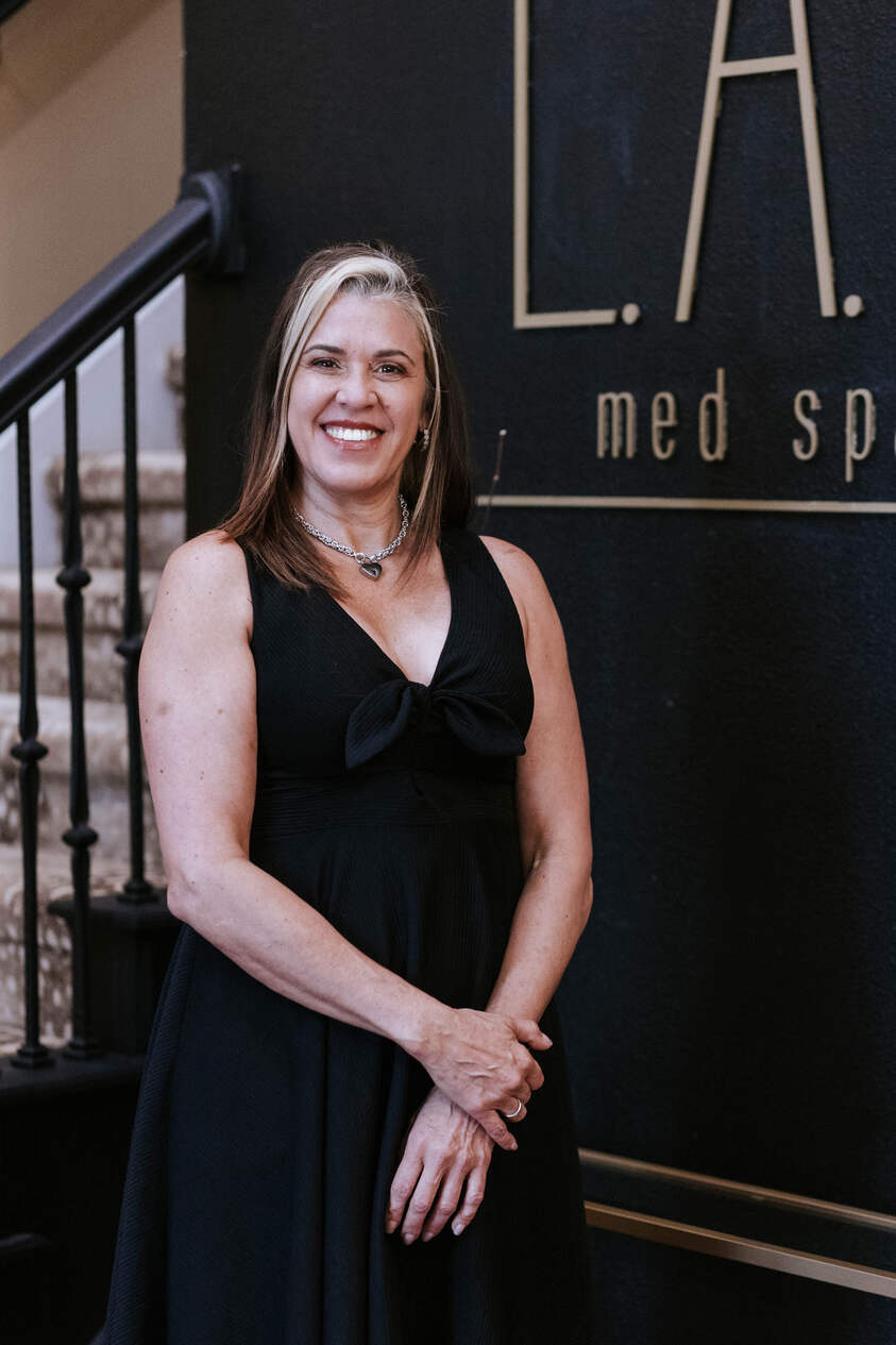  A skincare professional performing a back acne treatment to help reduce breakouts and improve skin clarity in Southlake, Texas.