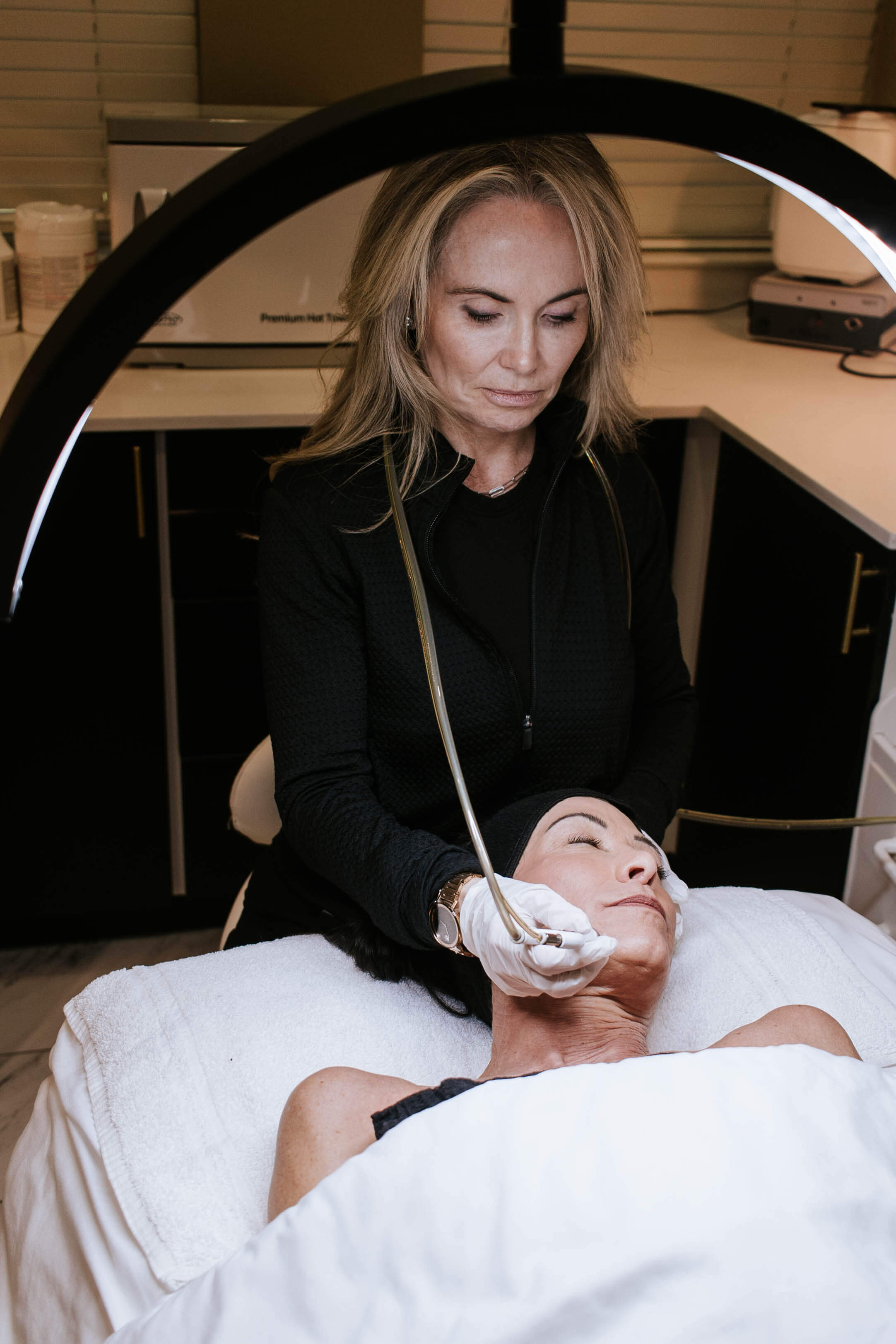 Patient consultation for PDO thread lift treatment in Dallas, Texas