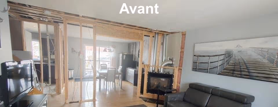 Before photo of the living room labeled ‘Avant,’ showing the load-bearing wall still dividing the space prior to renovation.