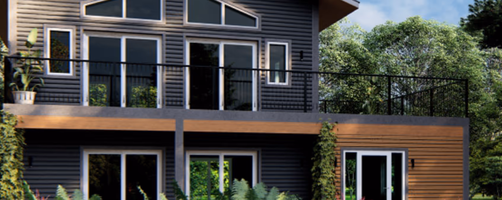 Façade d'une maison moderne à deux étages avec grandes fenêtres, balcon avec rambarde noire, et plantes autour.