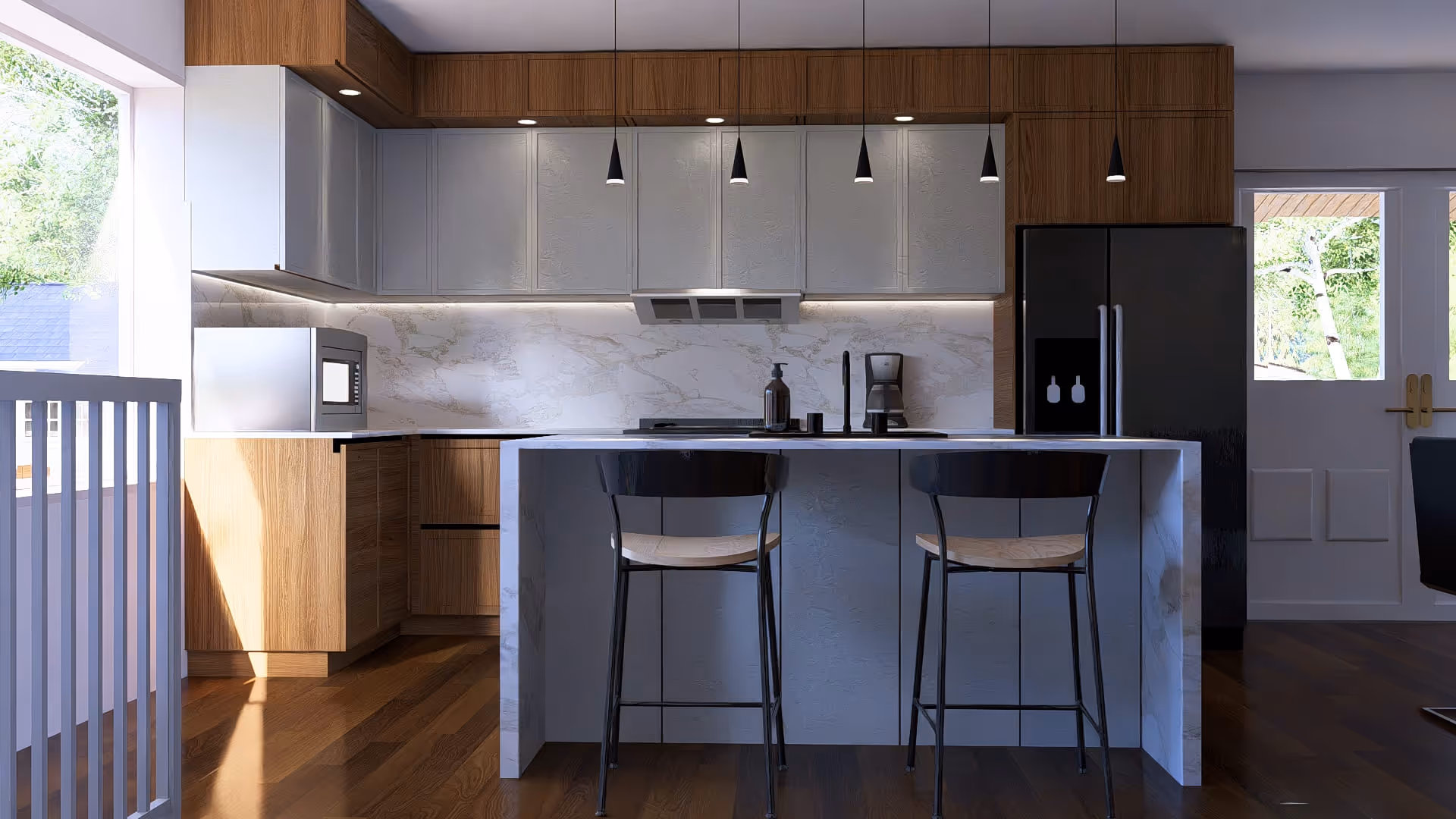 Cuisine moderne avec îlot en marbre, deux tabourets, armoires en bois et blanc, réfrigérateur noir et fenêtre lumineuse.