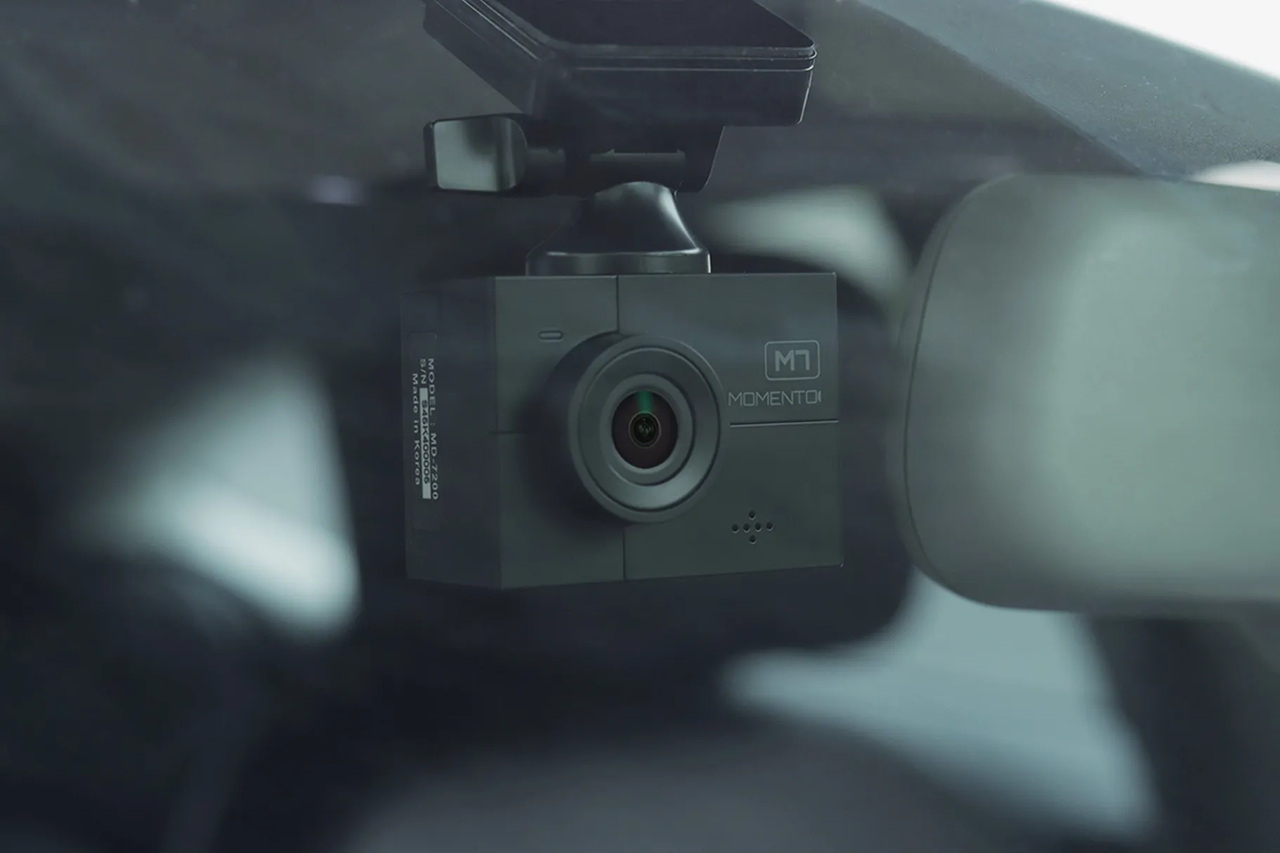 Momento M7 Dash camera