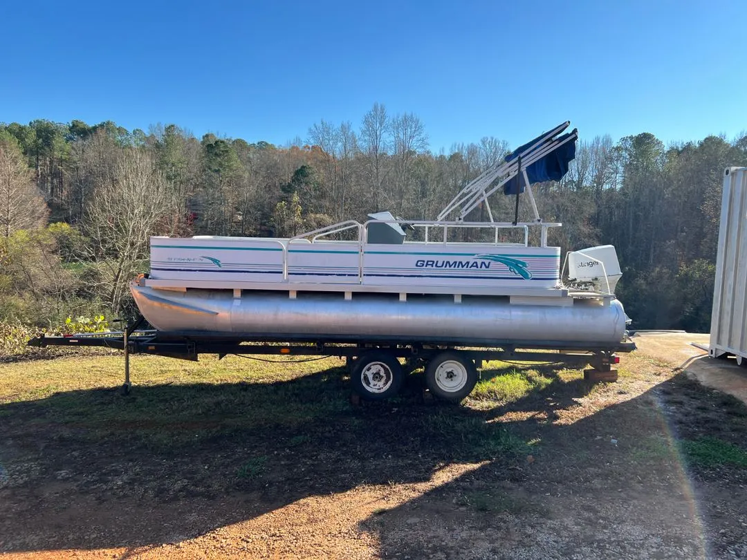Picture of pontoon boat. 