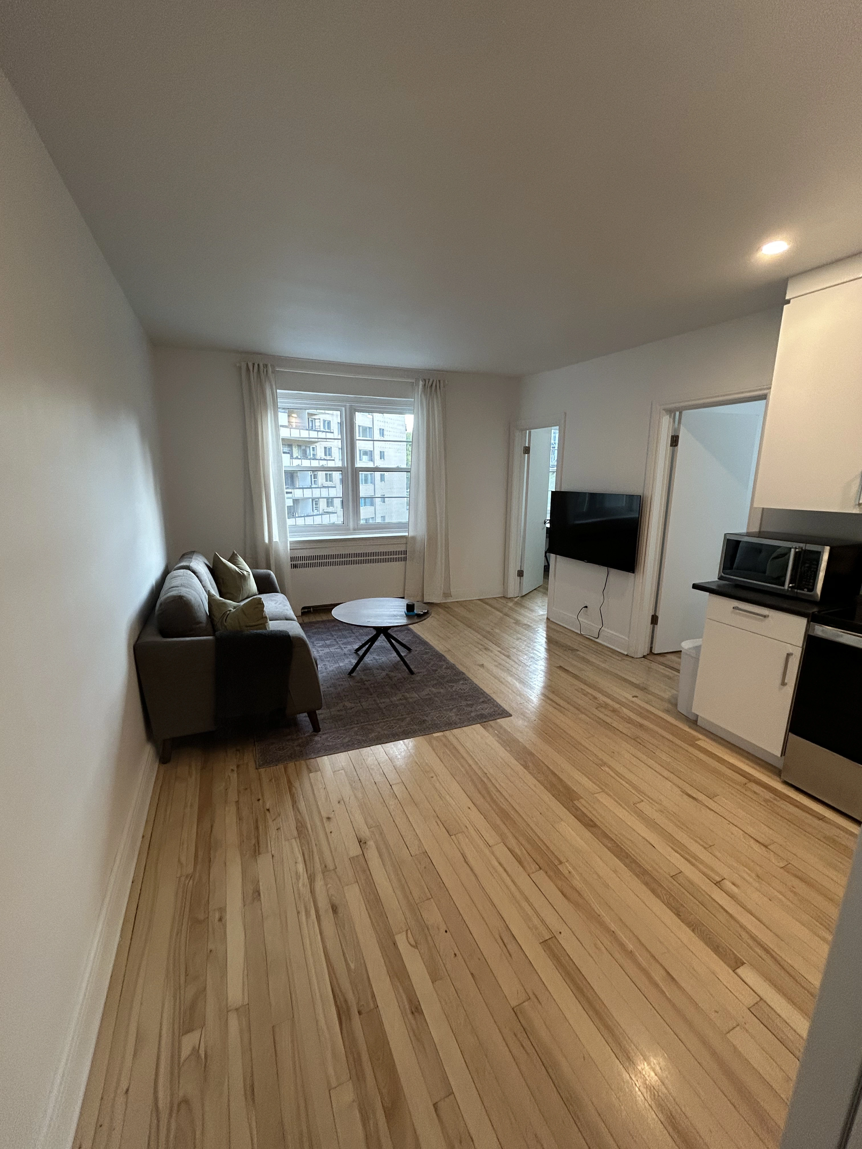 Bright One-Bedroom Apartment in a Friendly Environment