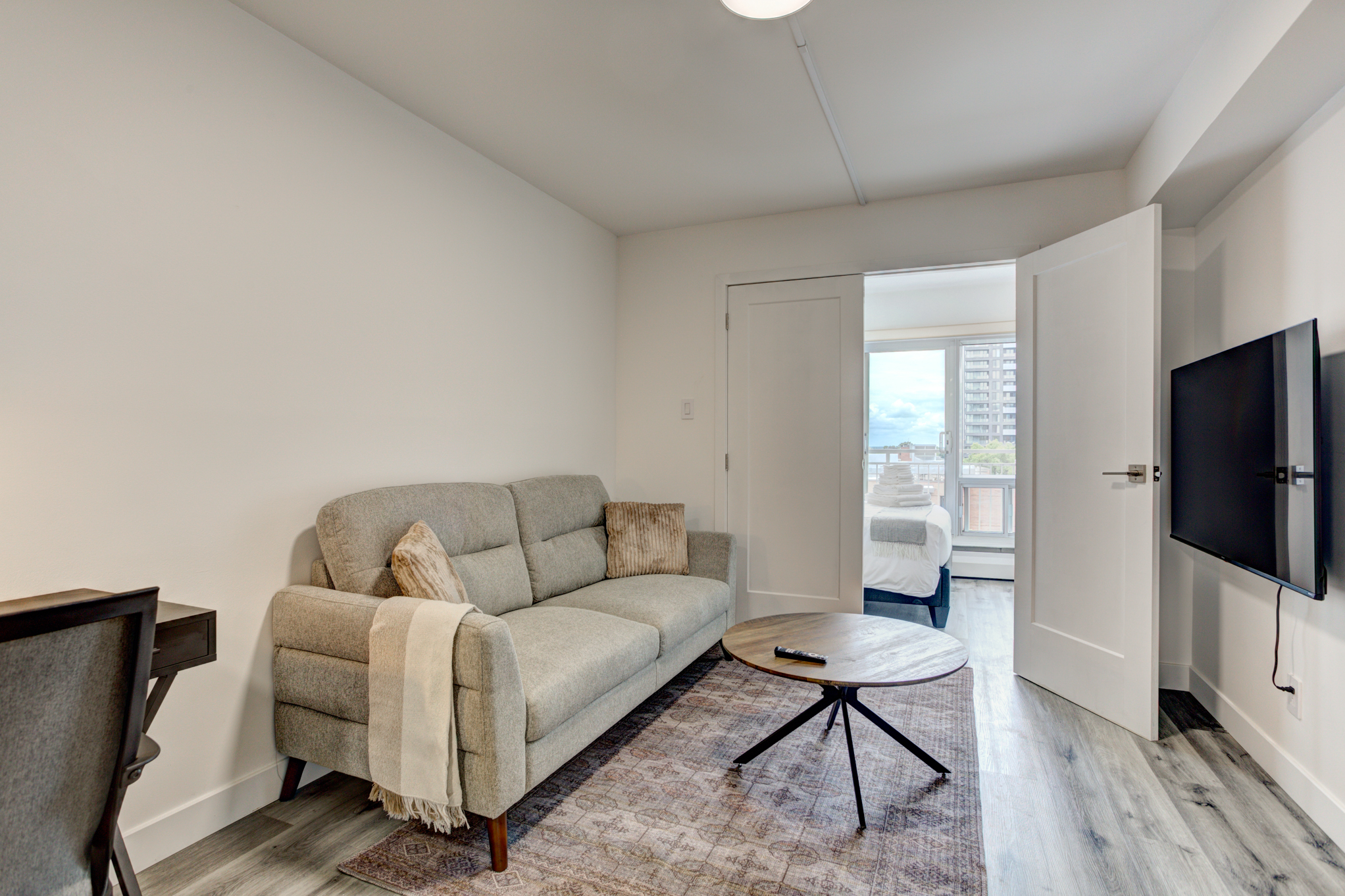 Modern One-Bedroom Apartment with Convenient Student Amenities