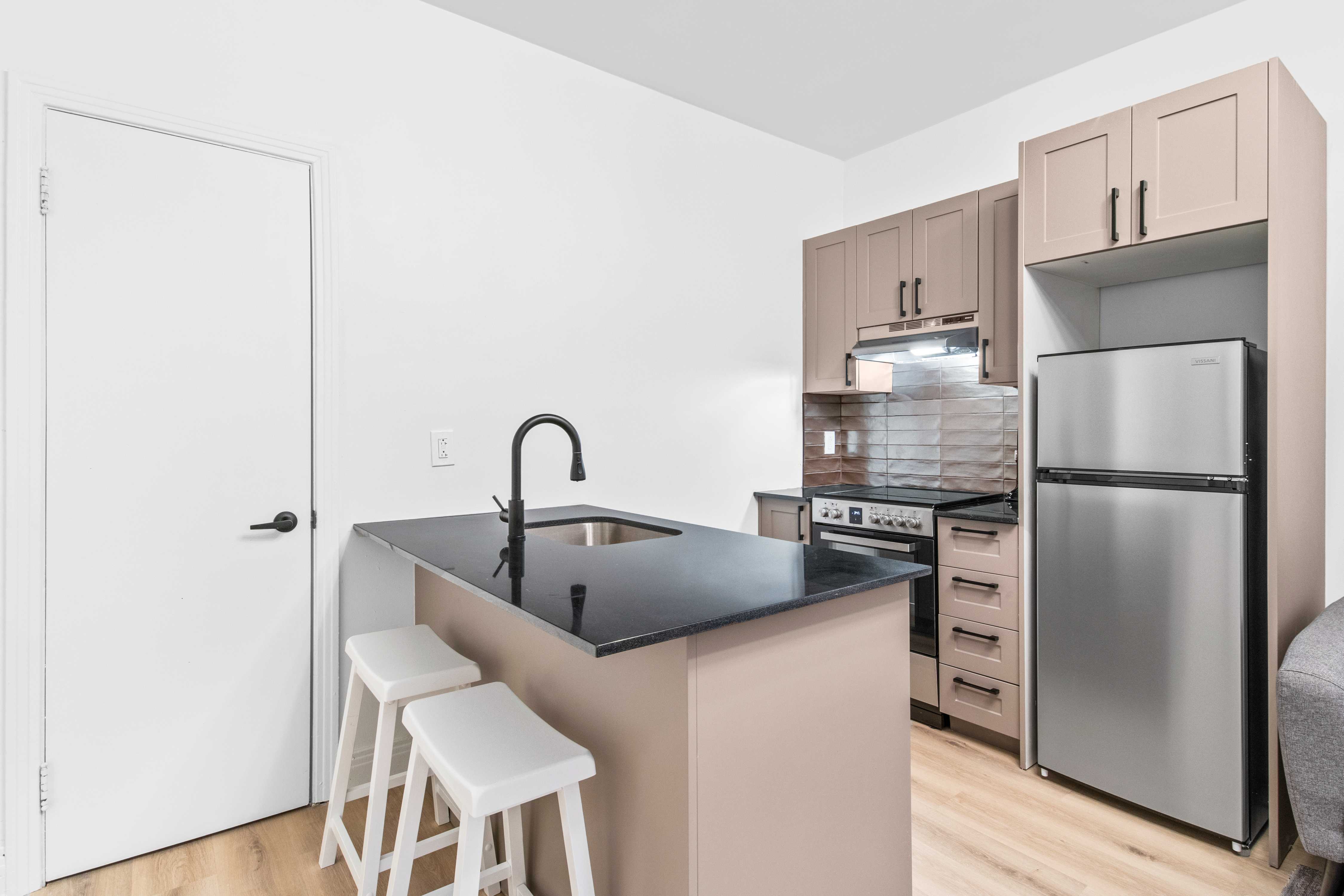 Affordable One-Bedroom Apartment Close to Student Resources