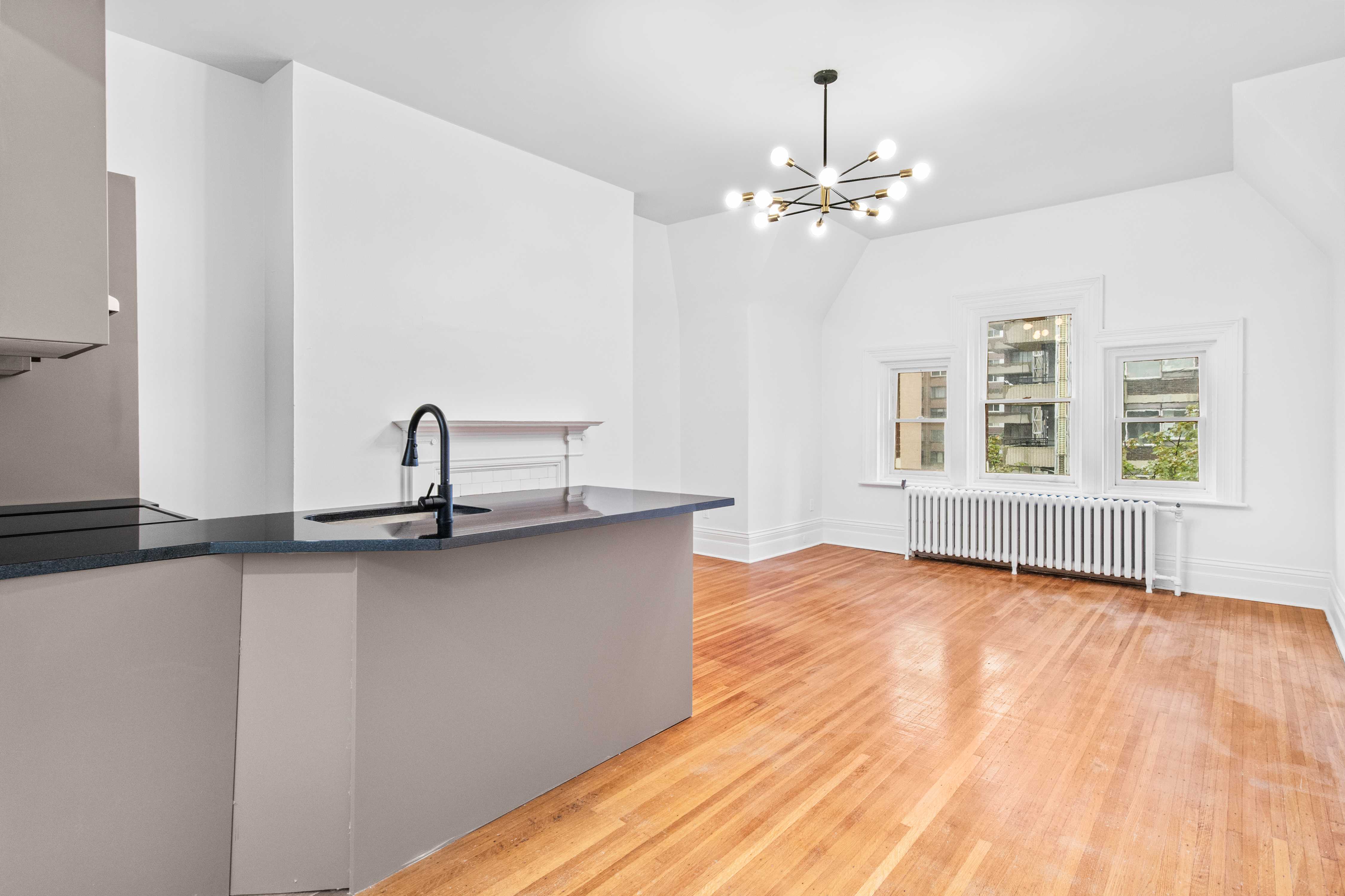 Convenient One-Bedroom Apartment Designed for Student Comfort