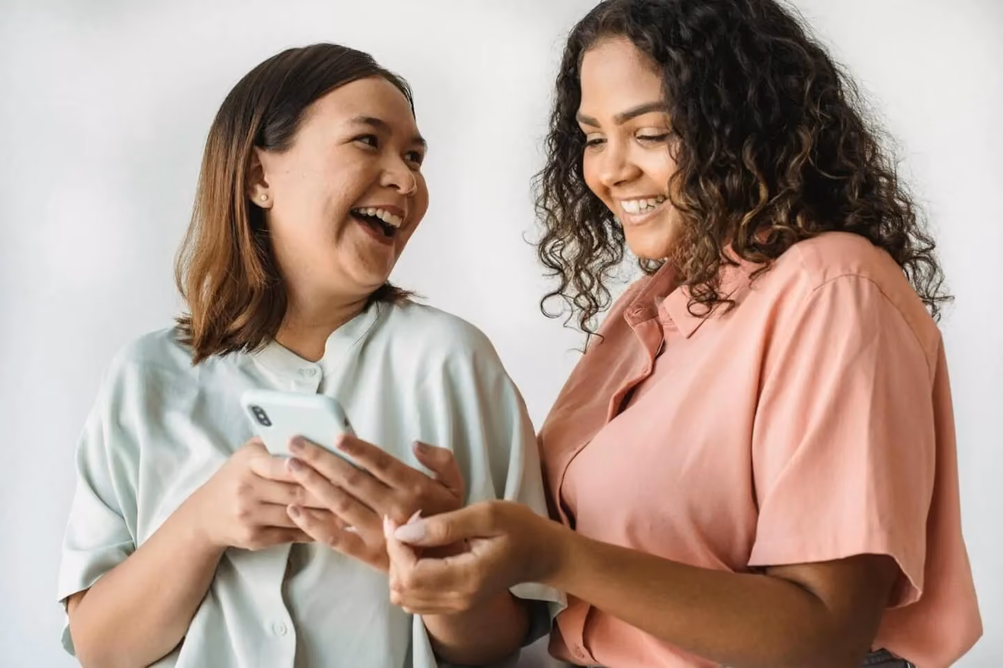 How to Get Brand Deals on TikTok & Instagram in 2025