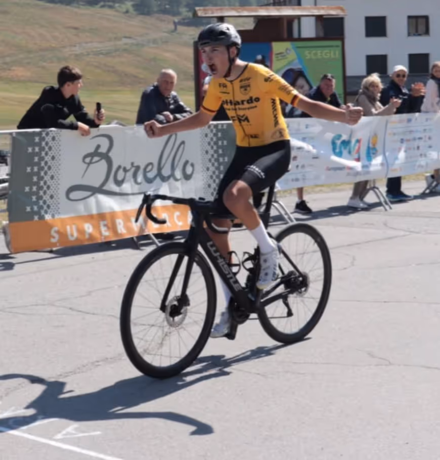 A serene mountain landscape with misty hills, symbolizing the clarity and flexibility of Nimbus Library designs.