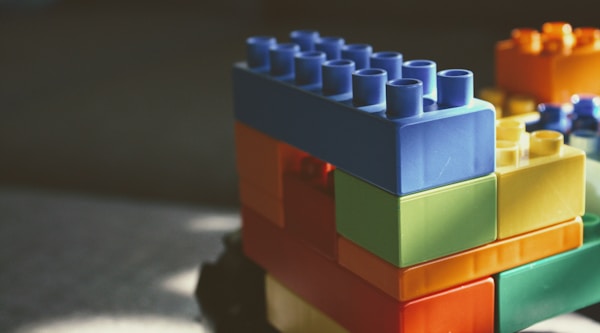 blue red green and yellow lego blocks