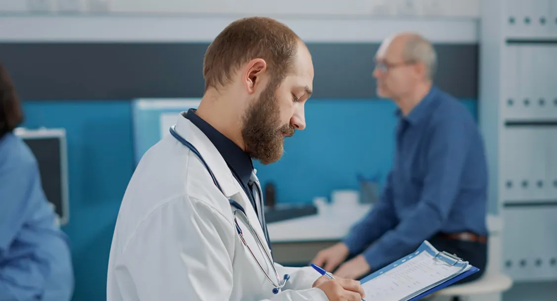 Discussion entre patient et expert en orthoprothésie