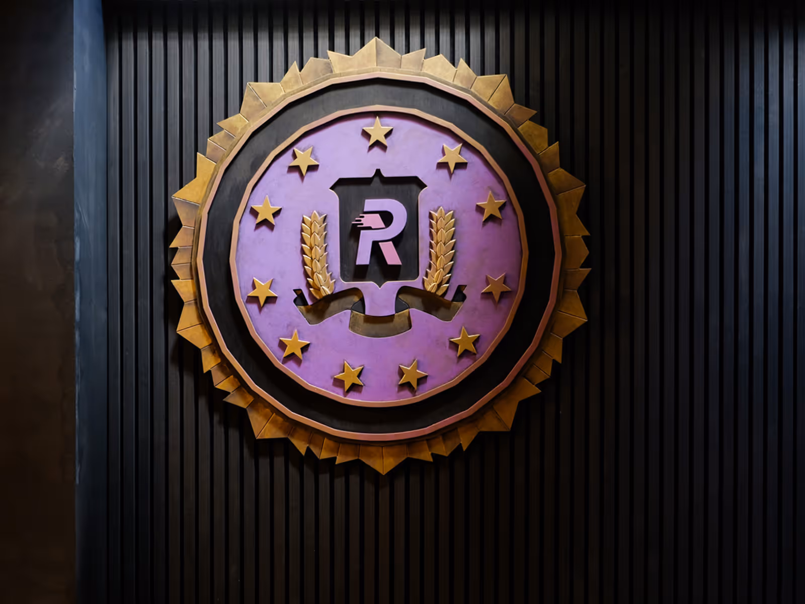 responders.now logo badge on wall