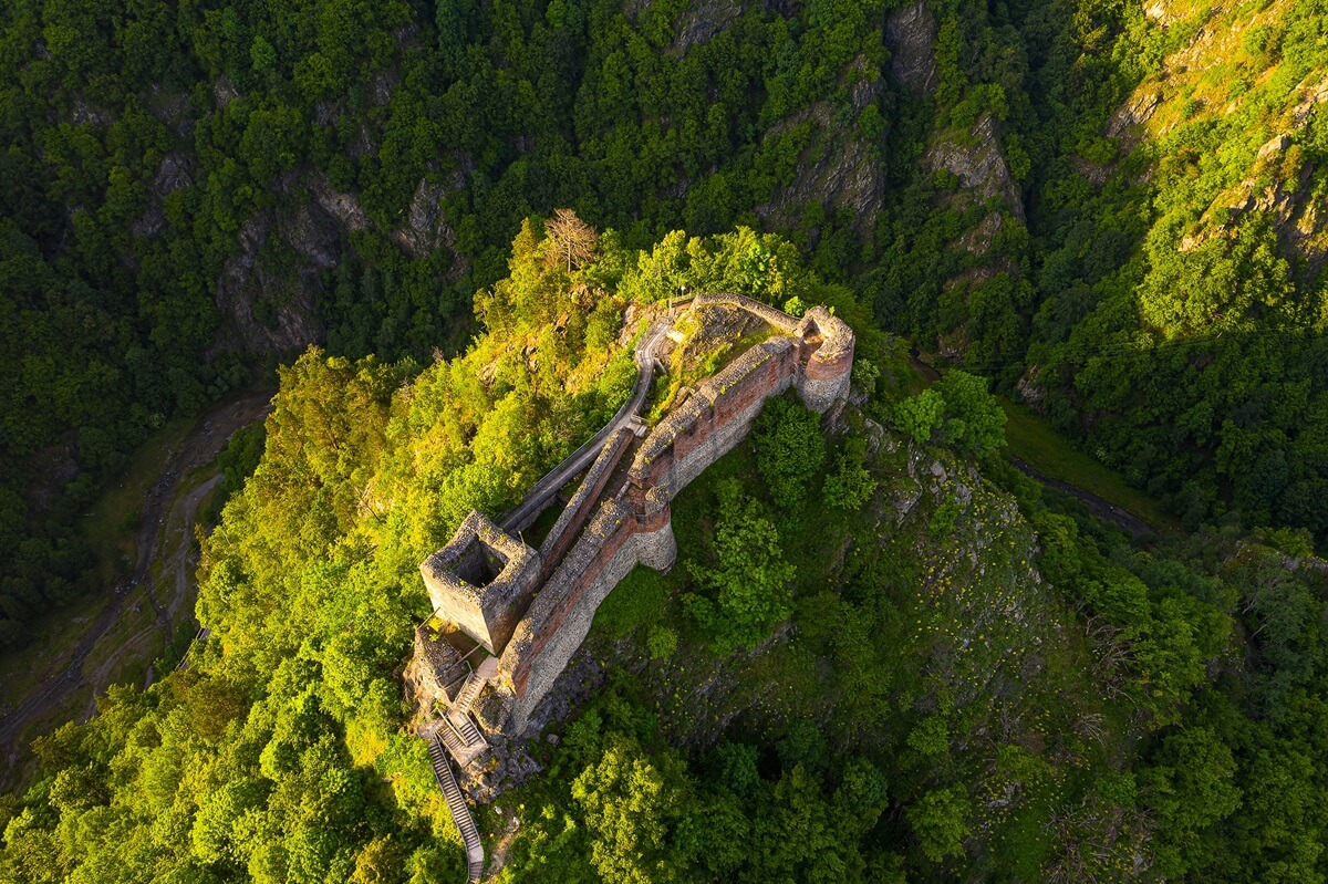 Poenari Castle: The Cliff-Top Fortress That Was the Real Dracula's Castle