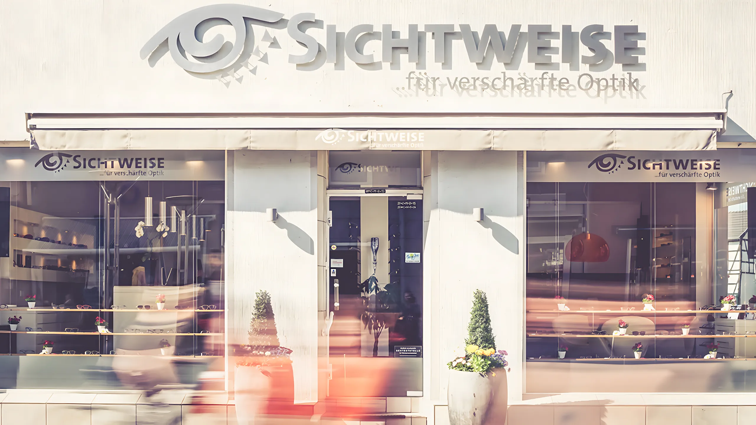 Fassade von Augenoptik Sichtweise in Rheinbach mit Schaufenster und Geschäftseingang