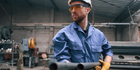 Profesionalni fizički radnik koji podržava izvođenje svih građevinskih rešenja