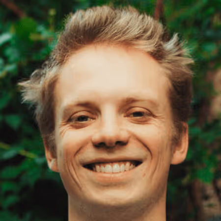 Oscar Boerger – Soft Acrobatics Trainer beim Bewegungskollektiv Berlin