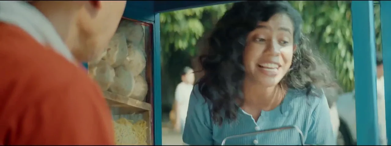 Street-food scene in the original LPS TVC