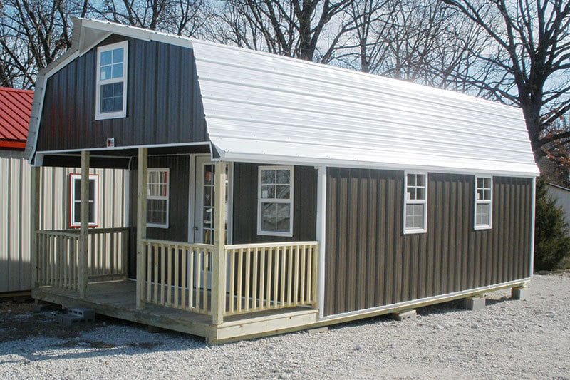 Deluxe high barn cabin with covered porch in Missouri