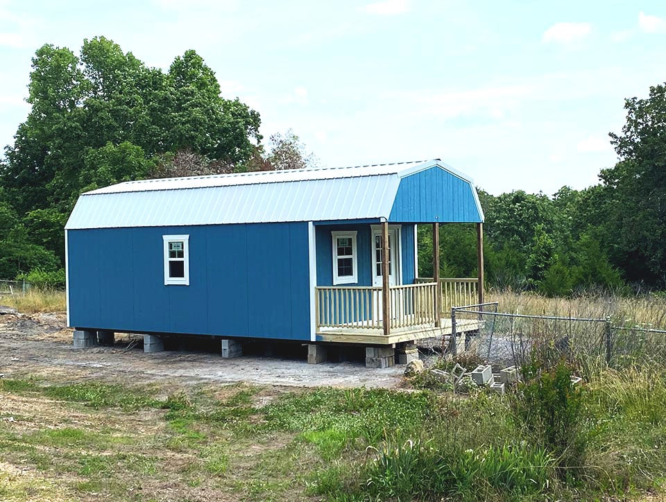 12x32 high barn cabin with loft windows in Missouri