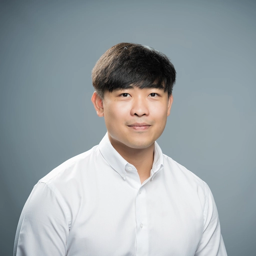 Elton Tay Headshot