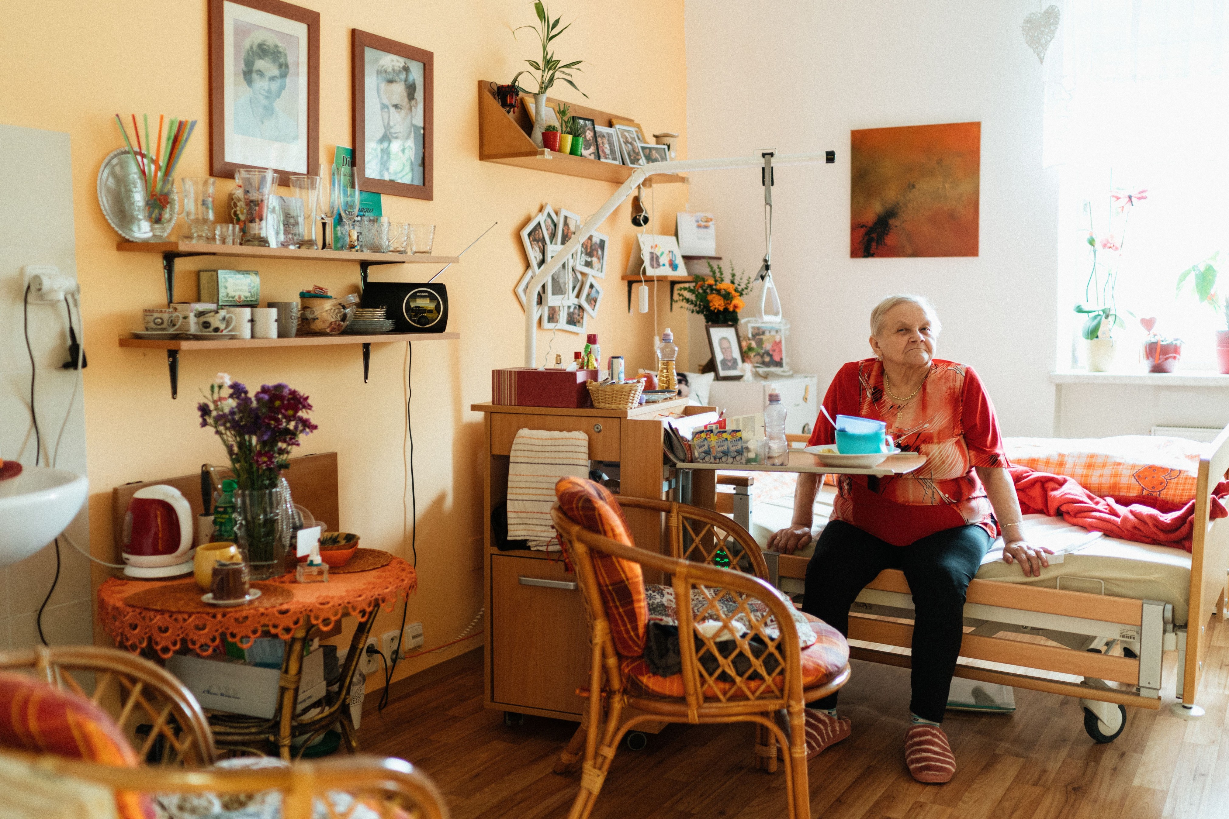 Garde personne âgée : quelles solutions pour accompagner un proche ?