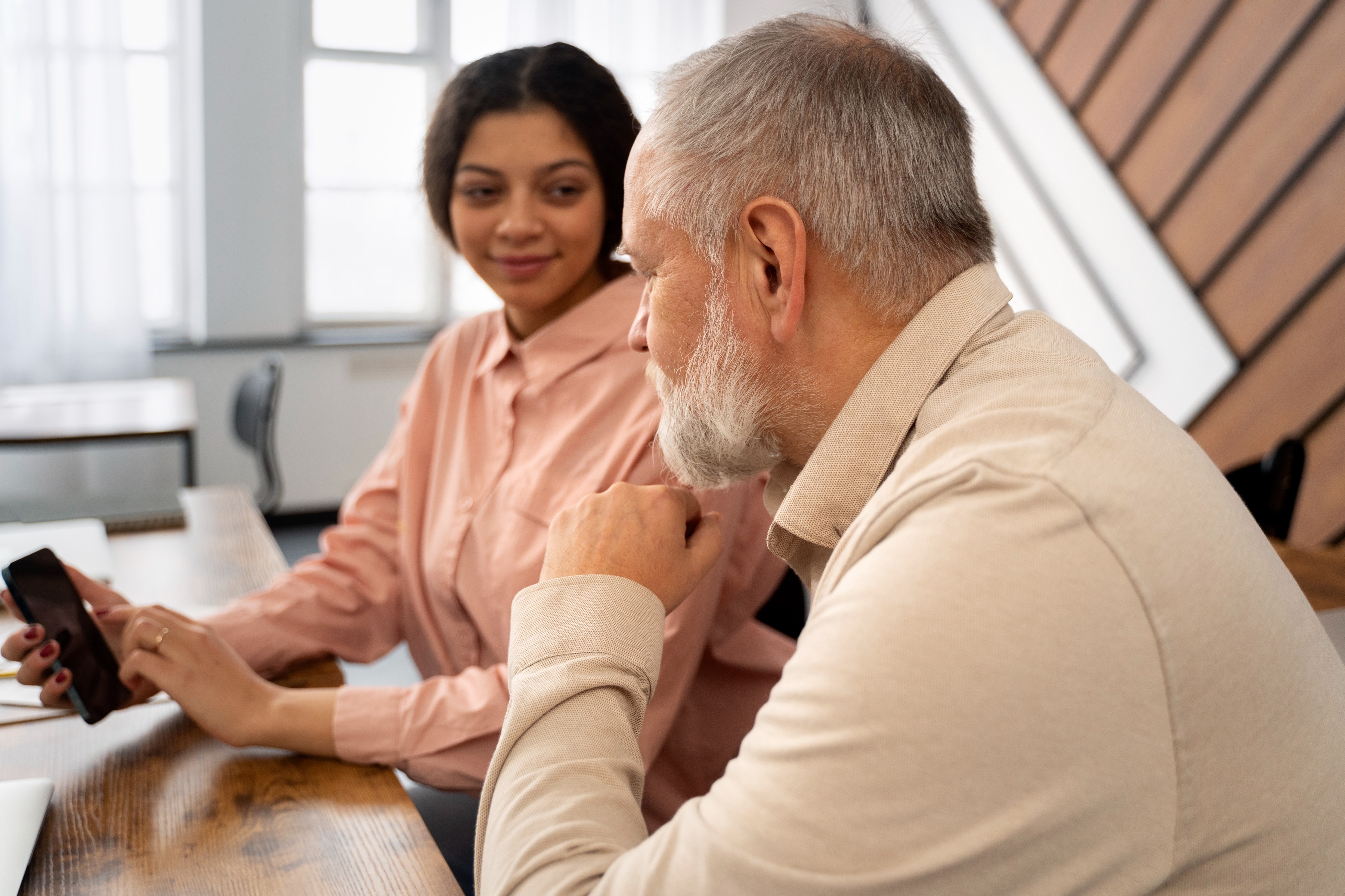 Comment devenir aidant familial salarié ?