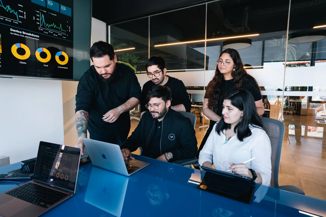 5 empleados de Costera en Reunión