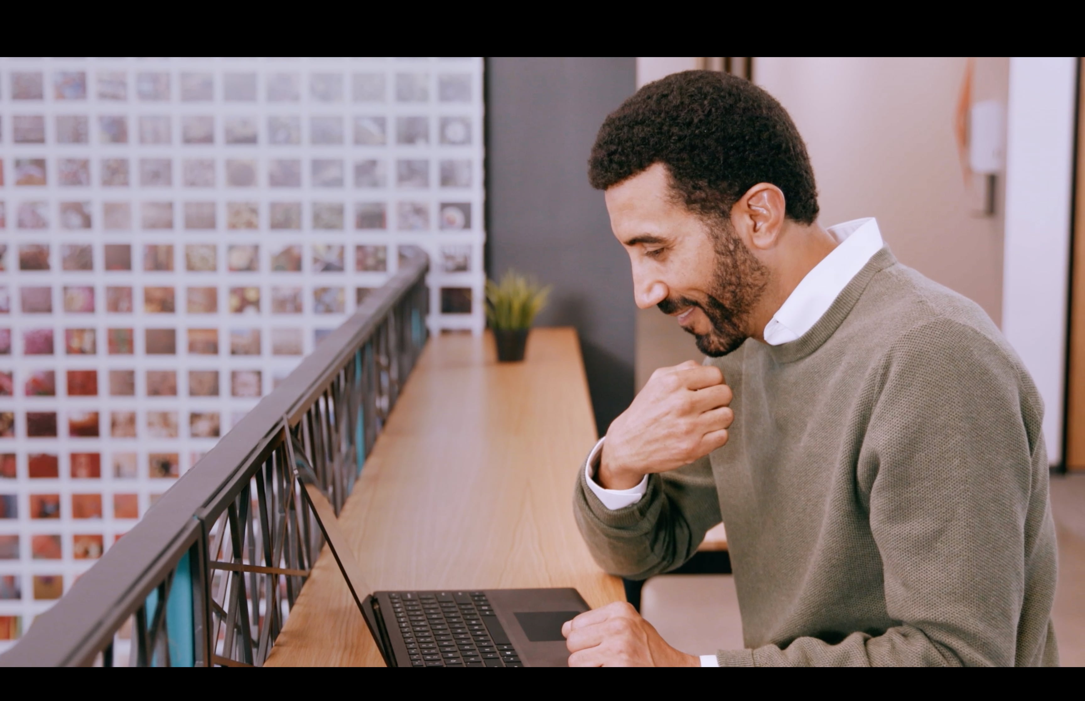 Thumbnail of the video titled "Microsoft Viva Pulse sizzle"