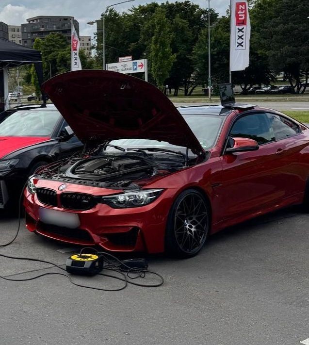 BMW M4 wurde mit Stage 1, Pop and Bangs optimiert und die V Max wurde aufgehoben bei Performance Plus