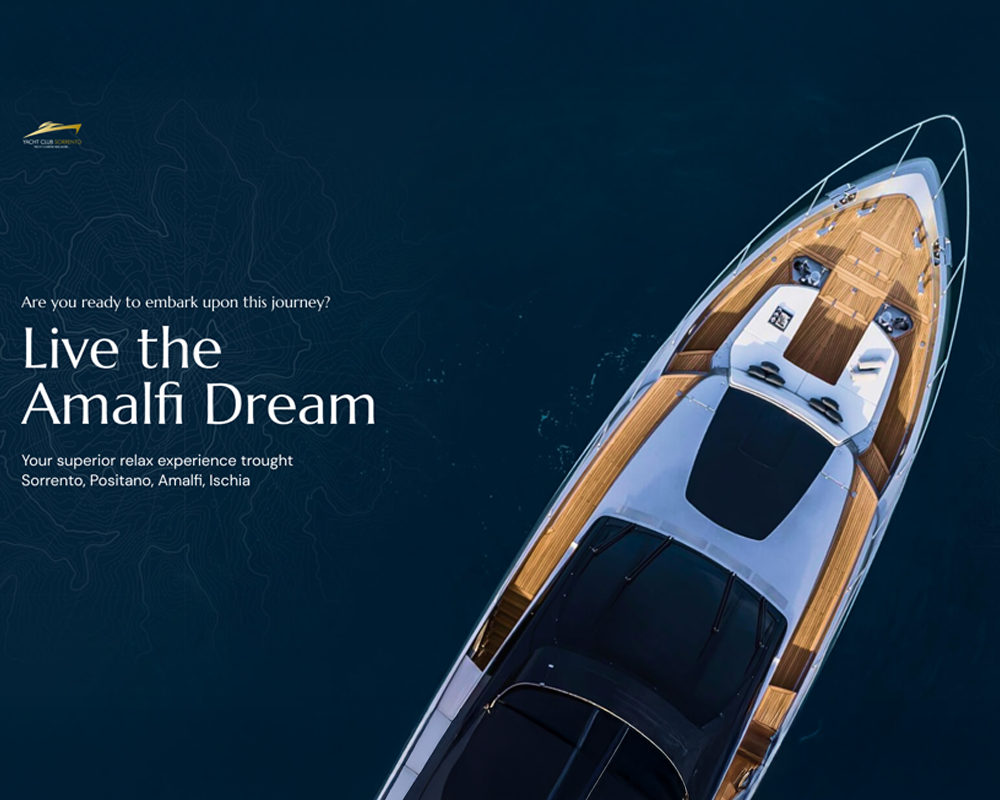 Immagine rappresentativa del cliente conn yacht in mare ripreso dall'alto e payoff "Live the Amalfi Dream".