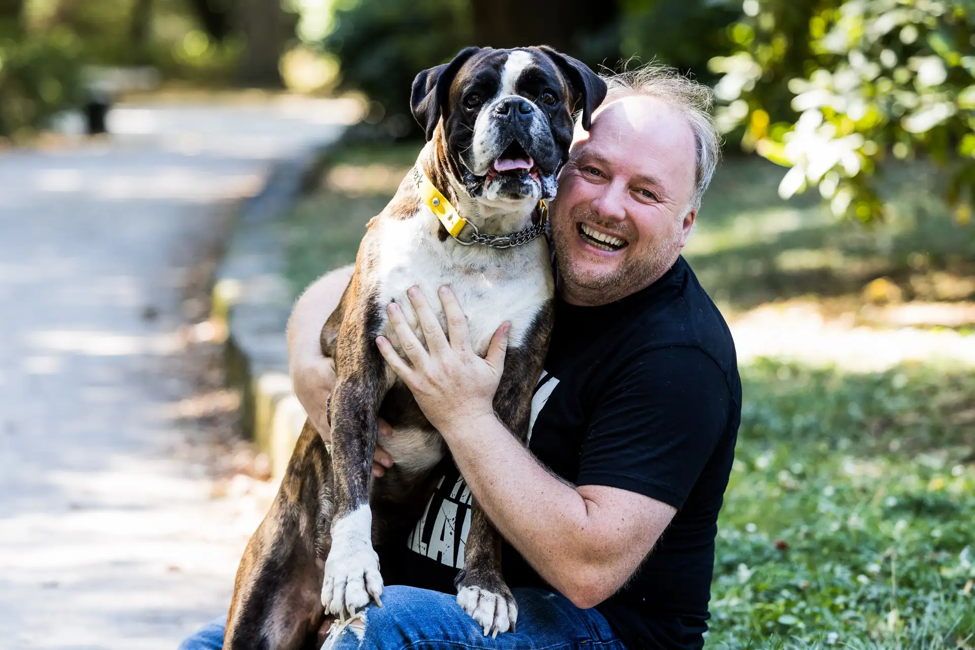 Volker mit seinem Boxer Hund – Agenturinhaber Hera Netzwerk, persönliche Beratung zur Tierkrankenversicherung für Hunde