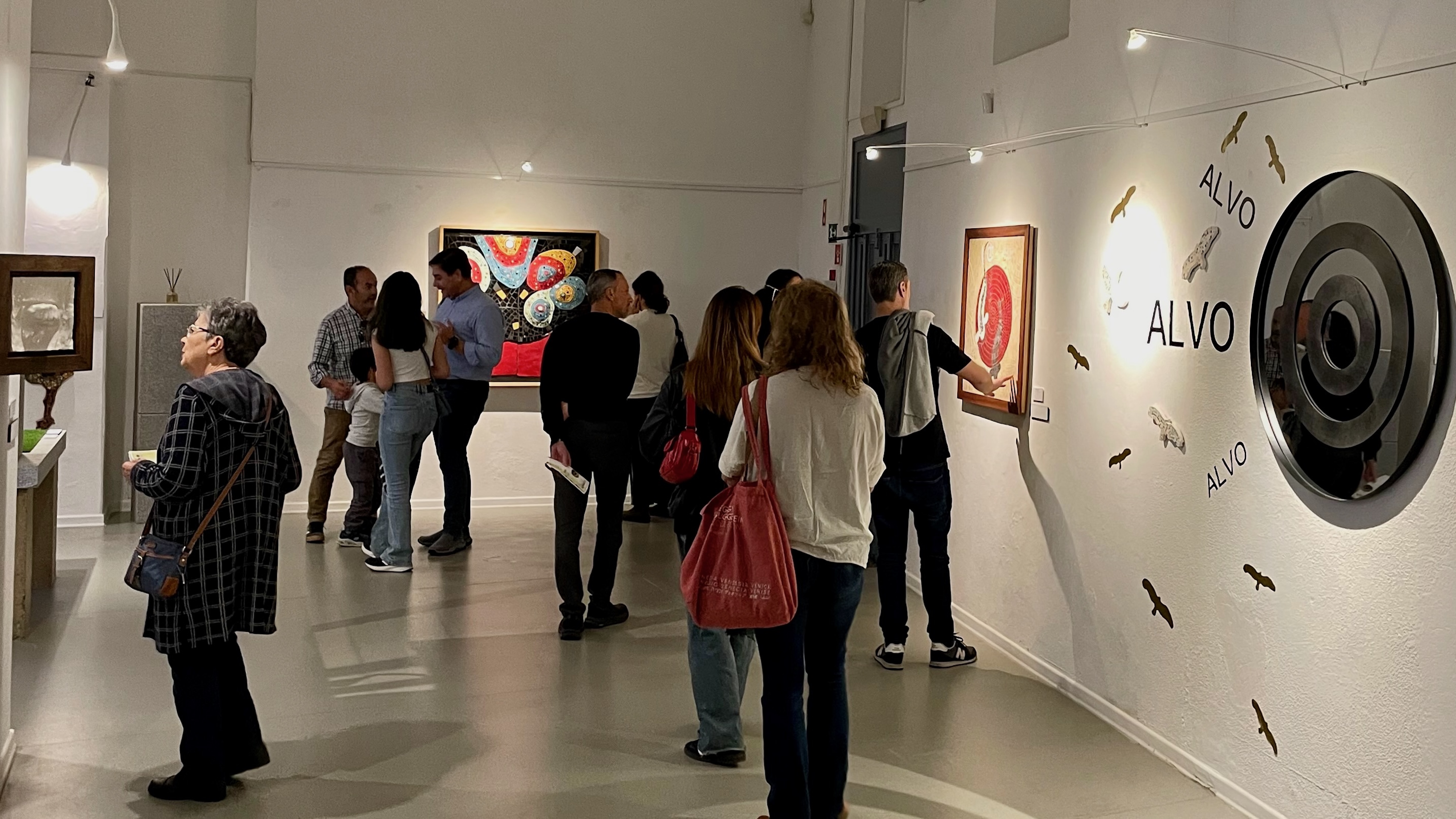 Visitantes em exposição