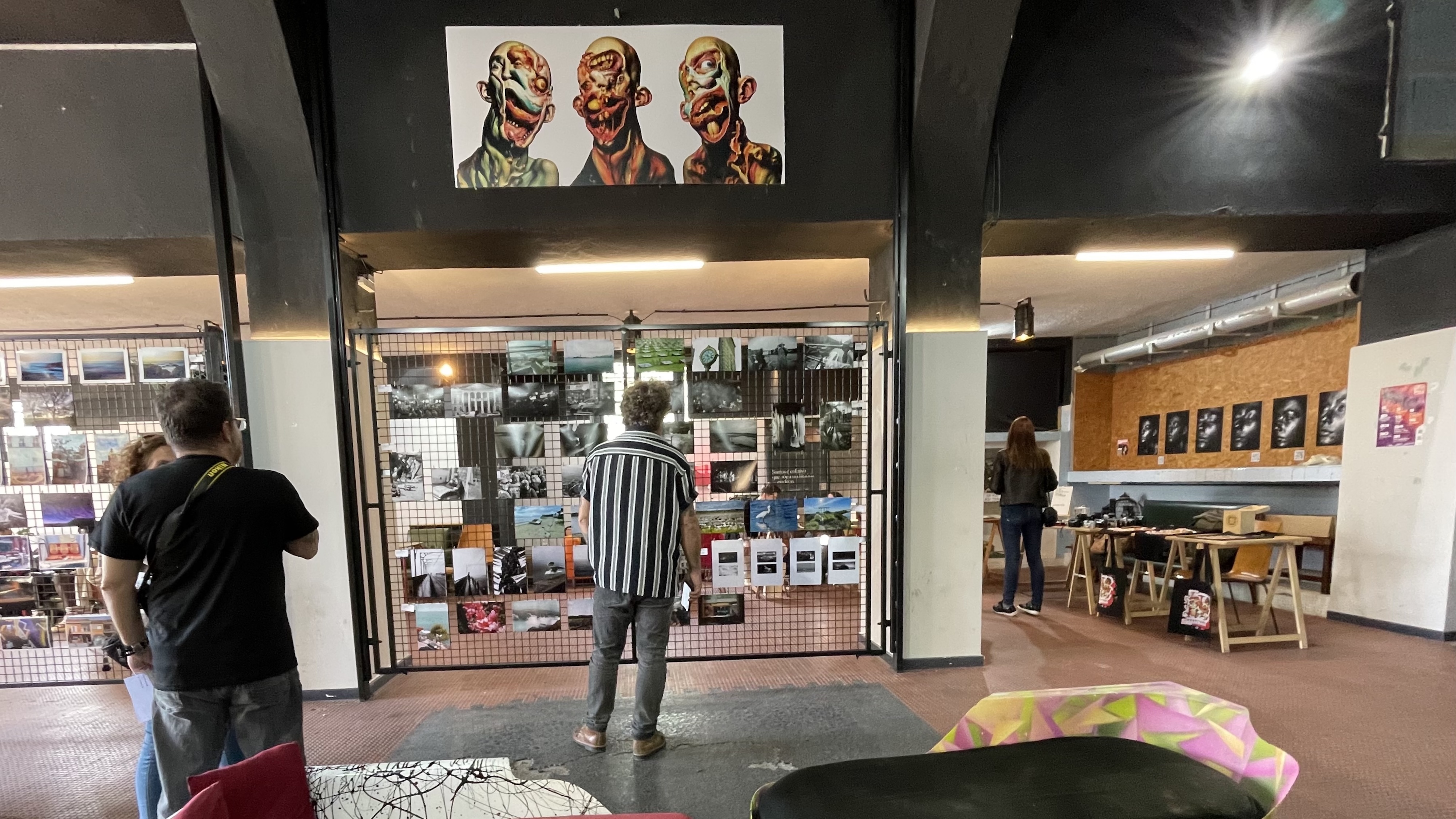 Visitantes em exposição