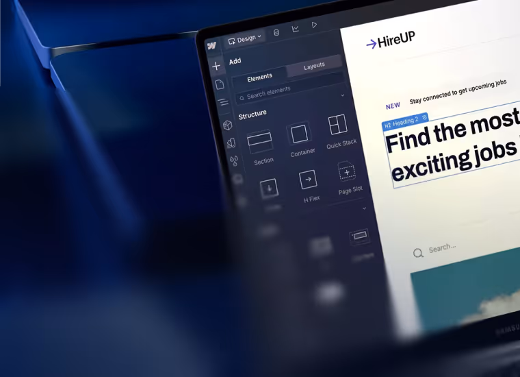 Bildschirm zeigt Design-Software mit Navigationselementen und Text "Find the most exciting jobs" auf einer Webseite von HireUP.