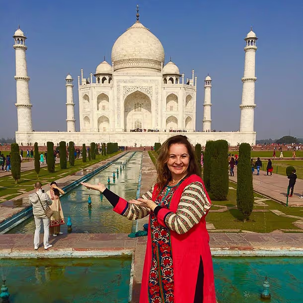 Depoimentos. Nossos amigos: conectando vidas além das viagens. Agência de Viagens Thais Tours.