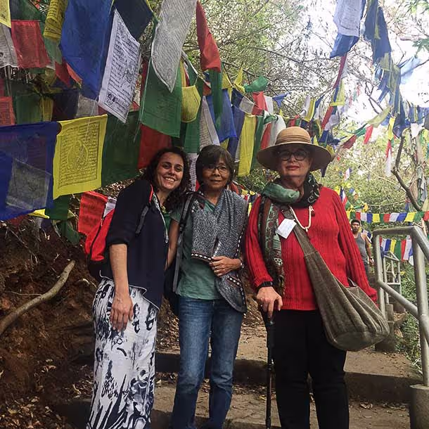 Depoimentos. Nossos amigos: conectando vidas além das viagens. Agência de Viagens Thais Tours.