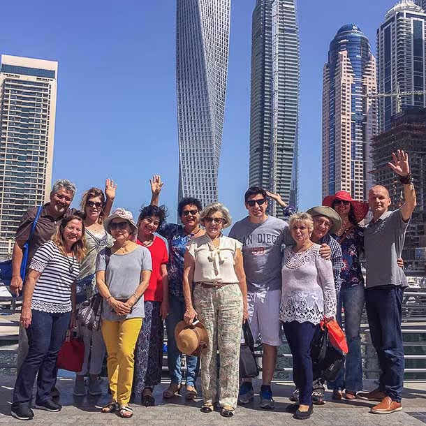 Depoimentos. Nossos amigos: conectando vidas além das viagens. Agência de Viagens Thais Tours.