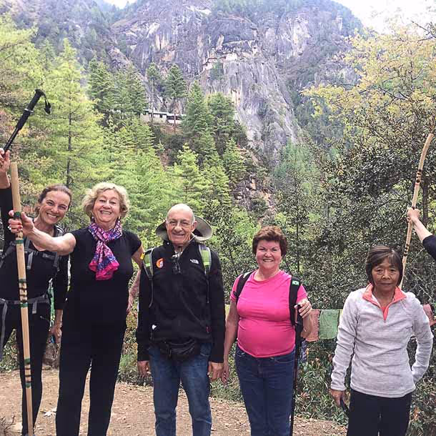 Depoimentos. Nossos amigos: conectando vidas além das viagens. Agência de Viagens Thais Tours.