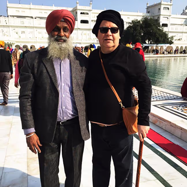 Depoimentos. Nossos amigos: conectando vidas além das viagens. Agência de Viagens Thais Tours.