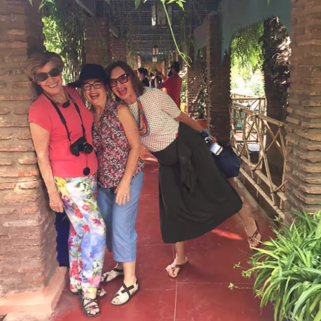 Depoimentos. Nossos amigos: conectando vidas além das viagens. Agência de Viagens Thais Tours.