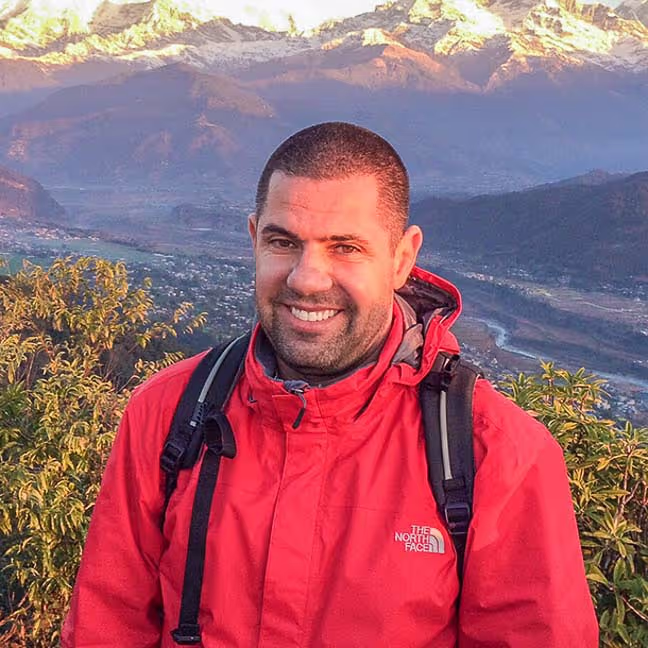 Depoimentos. Nossos amigos: conectando vidas além das viagens. Agência de Viagens Thais Tours.