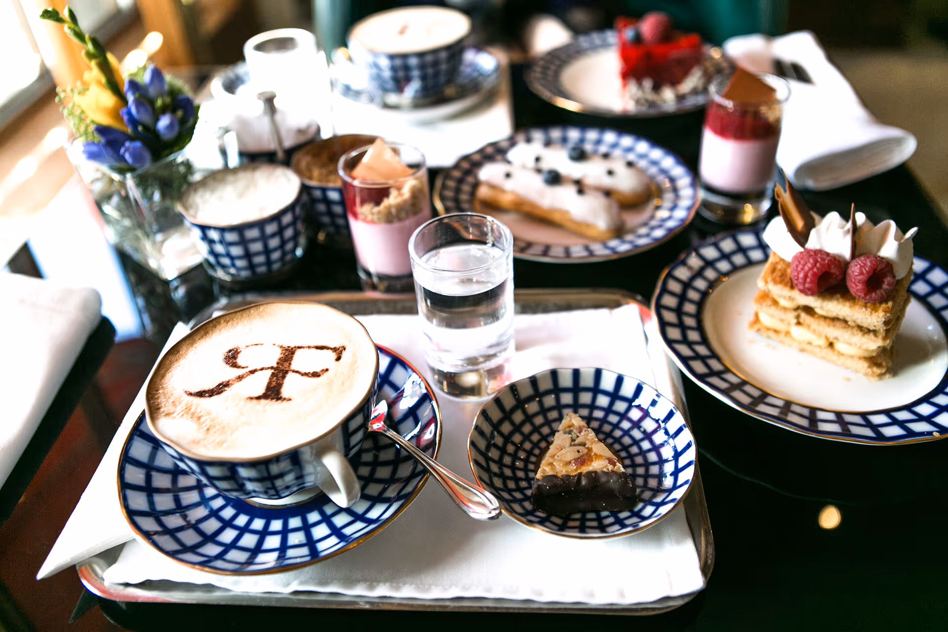 Viagens em grupo. Agência de Viagens Thais Tours.