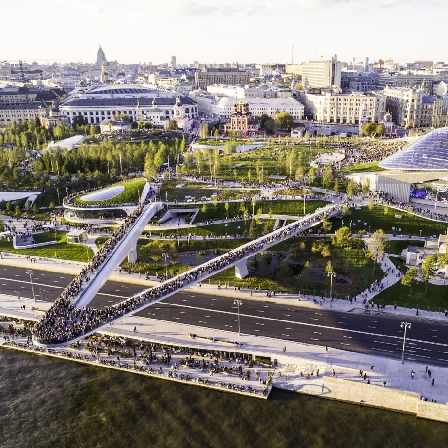Parque Zaryadye. Um parque moderno ao lado do Kremlin que combina natureza, arquitetura futurista e vistas panorâmicas únicas do centro de Moscou.