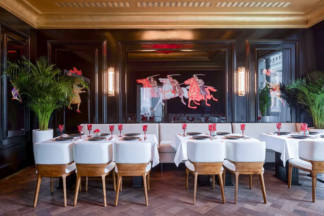 Outro ambiente do Grand Café “Dr. Jivago”, alinhado ao conceito do local de apresentar a culinária russa tradicional em uma versão sofisticada e contemporânea.