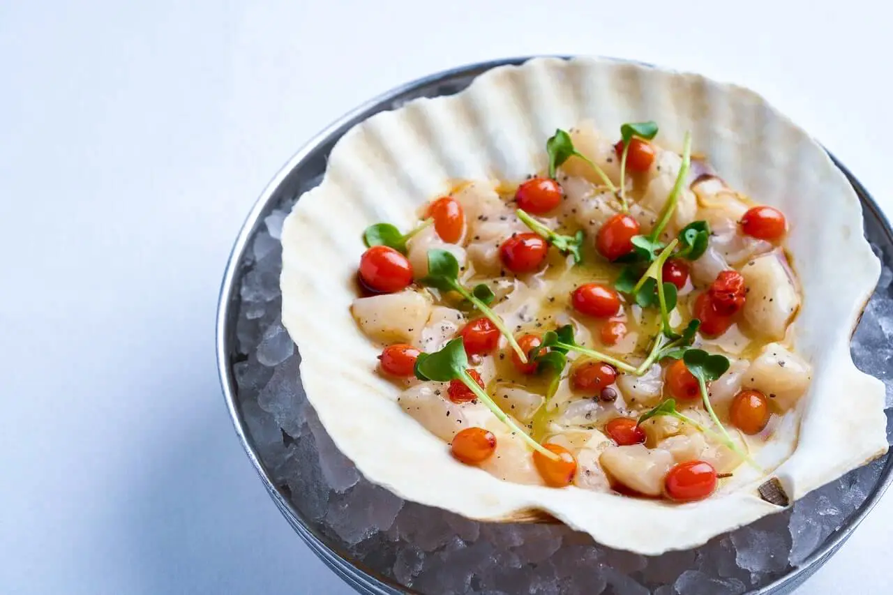 Outro prato apresentado no Grand Café “Dr. Jivago”, como parte da experiência de culinária russa autêntica reinterpretada de forma contemporânea.