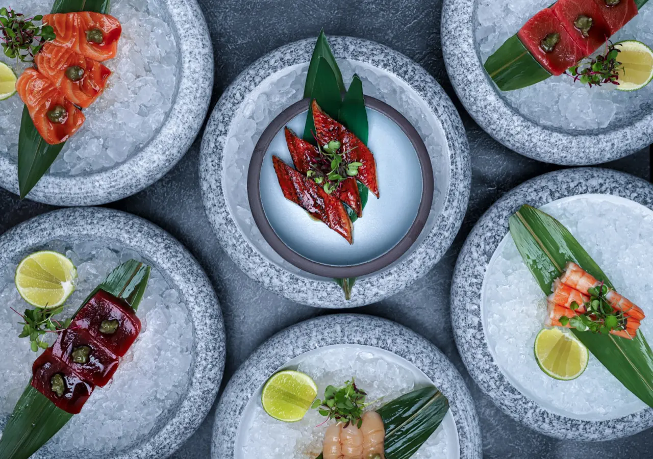 Prato servido no O2 Lounge by Genesis, apresentado no restaurante do terraço com vista panorâmica para o Kremlin.