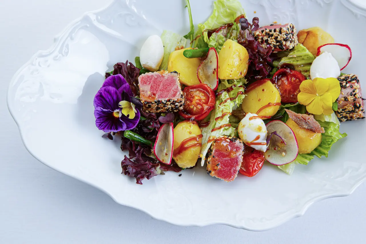 Outro prato apresentado no Restaurante “Sétimo Céu”, complementando a experiência de jantar no restaurante panorâmico acima de 300 metros de altura.