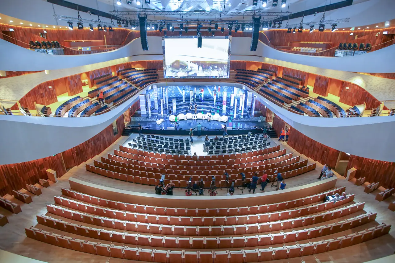 Sala principal da Sala de Concertos Zariádie.