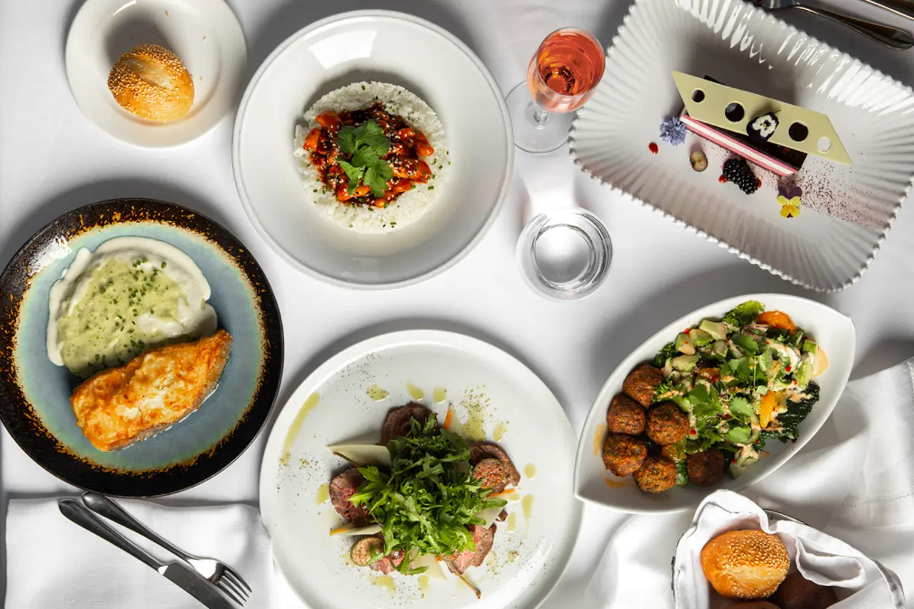 Флотилия «Radisson Royal». Блюдо, поданное в ресторане суперяхты Radisson Royal во время прогулки по Москве-реке.