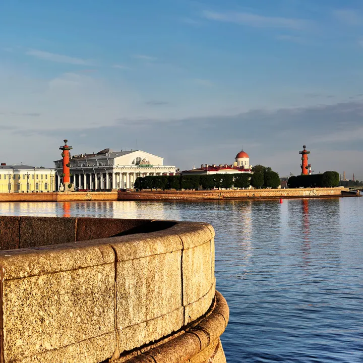 Ponta da Ilha Vassílievski fotografada de outro ângulo panorâmico da área.